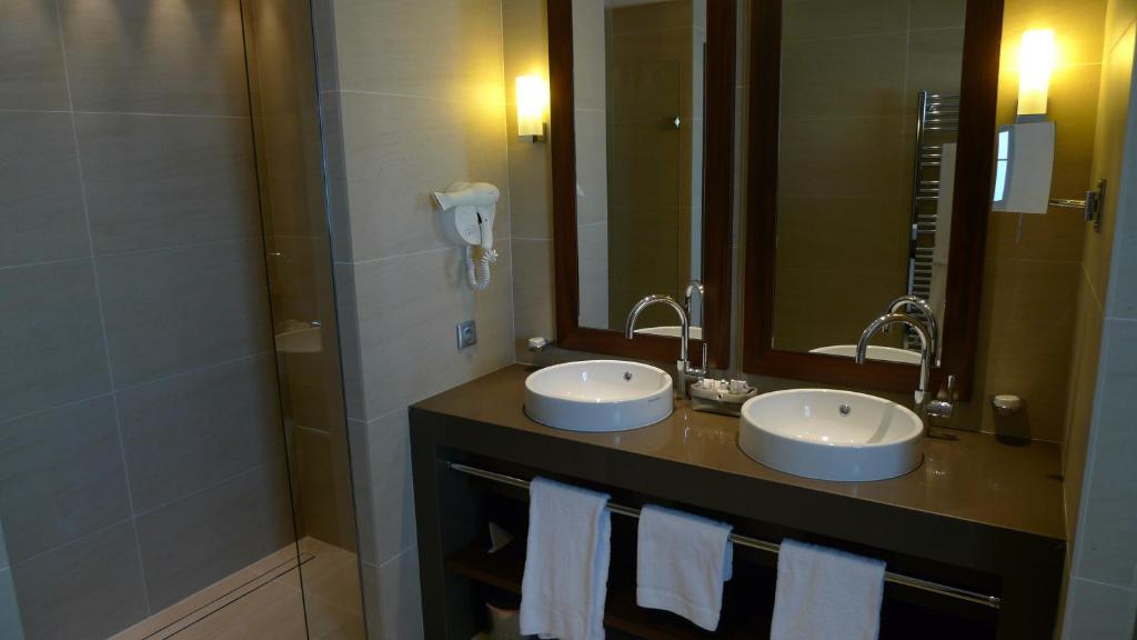 Premium Doppel-/Zweibettzimmer mit Meerblick